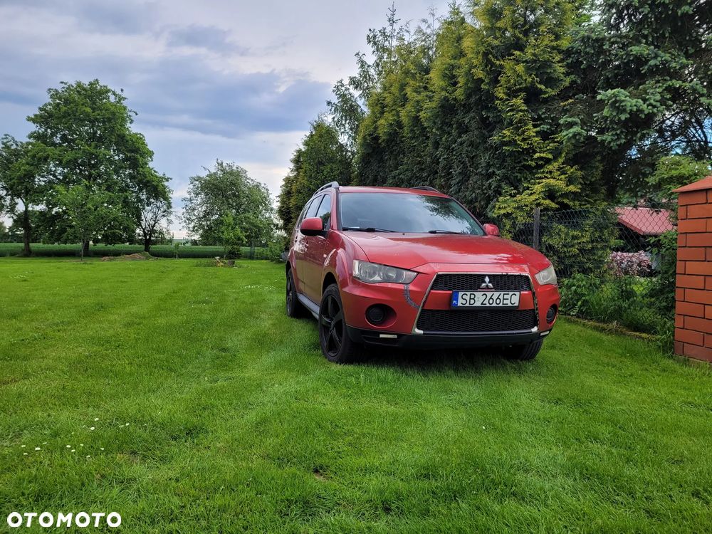 Mitsubishi Outlander - 2