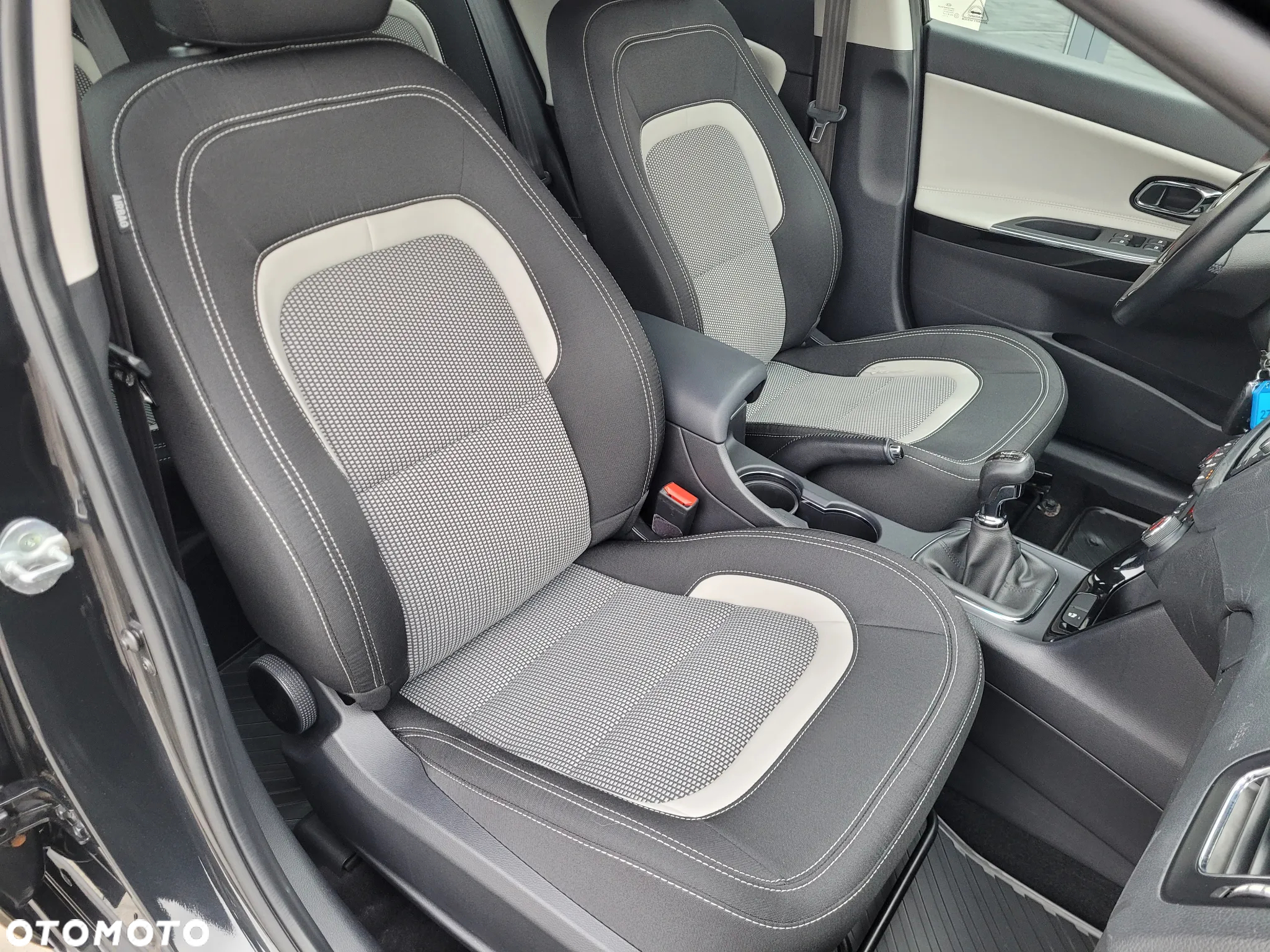 Kia Ceed 1.6 CRDi 128 ISG SW Dream Team Edition - 27
