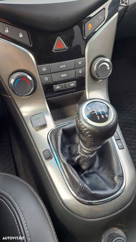 Chevrolet Cruze 1.4 Turbo LTZ - 24