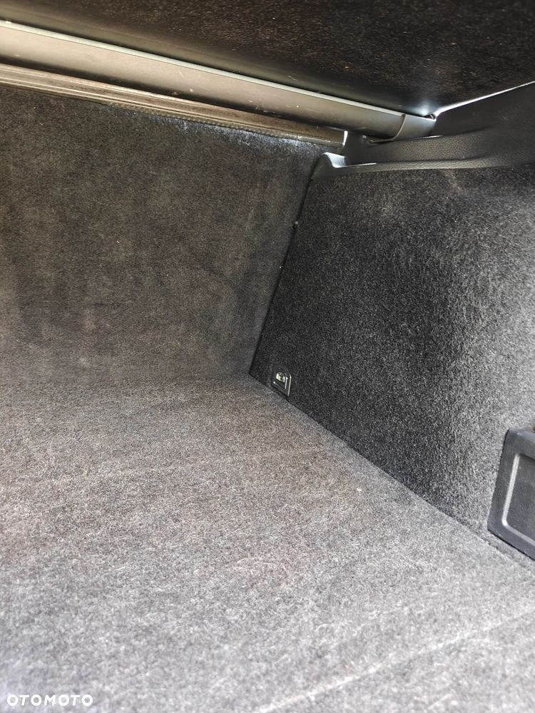 Volkswagen Passat 2.0 TDI DPF BlueMot Trendline - 22