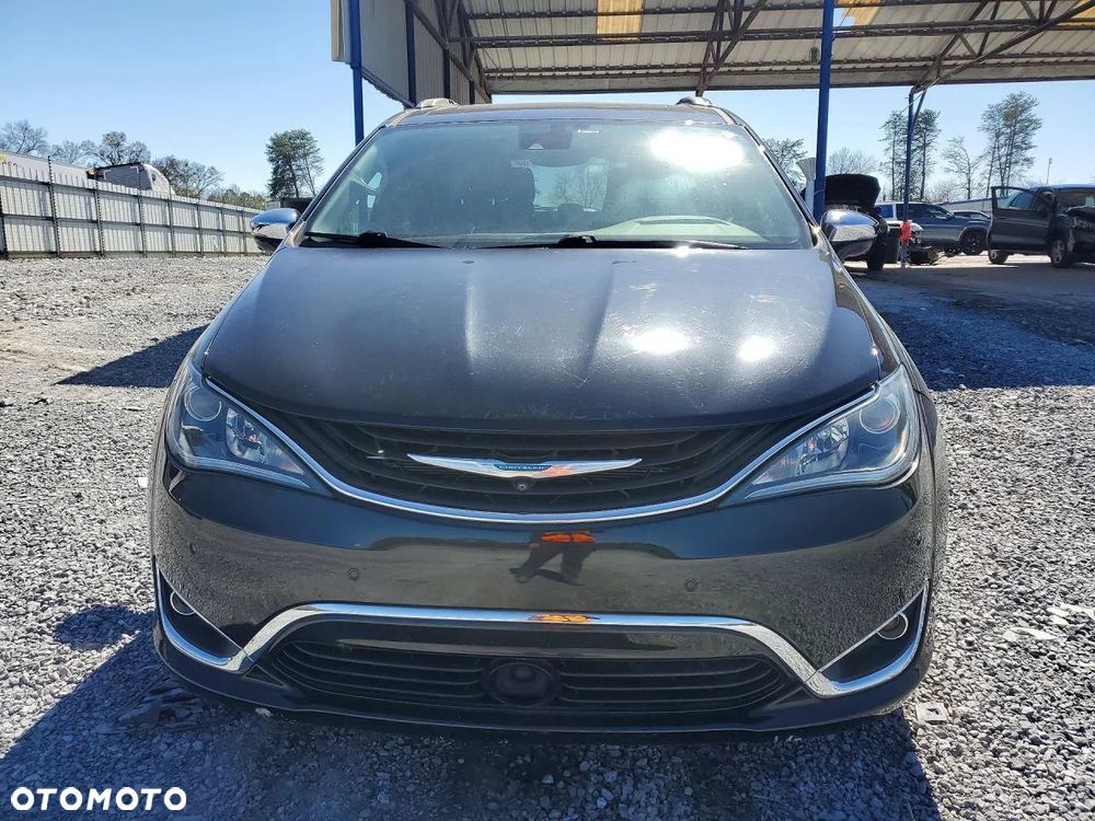 Chrysler Pacifica - 5