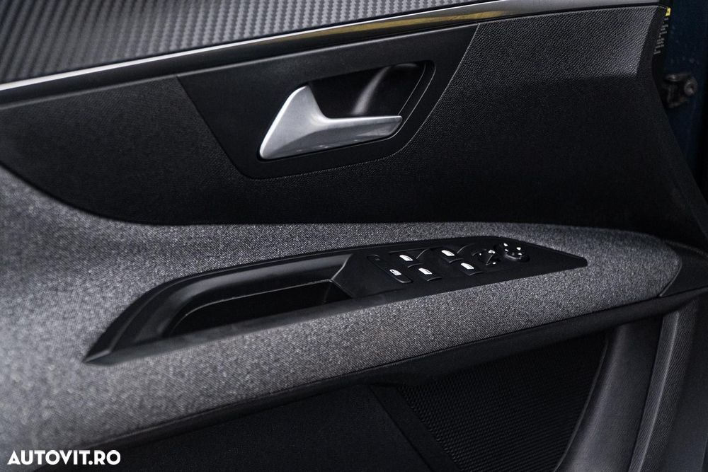 Peugeot 5008 PureTech 130 EAT8 Stop & Start Allure Pack - 24