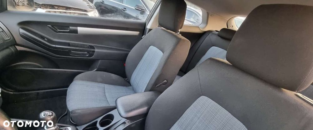 Kia Ceed - 8