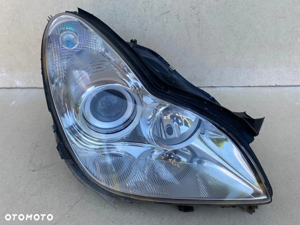 Lampa Prawa Bi Xenon Skrętny Mercedes CLS w219 Europa bdb.stan