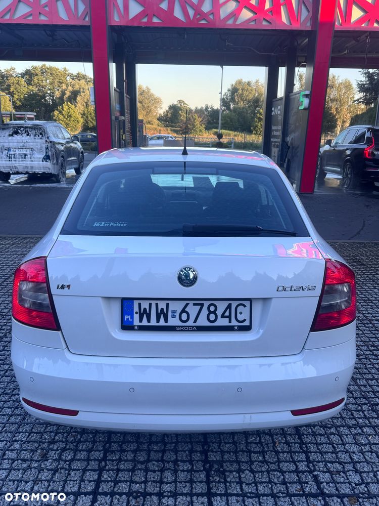 Skoda Octavia 1.6 Ambiente - 5