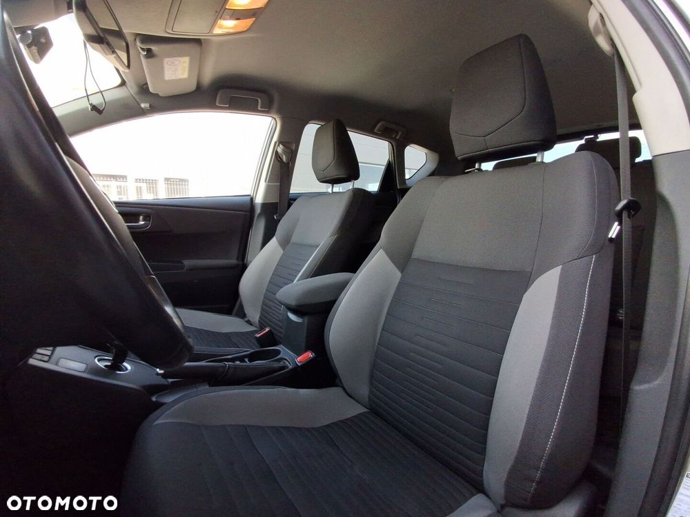Toyota Auris - 16