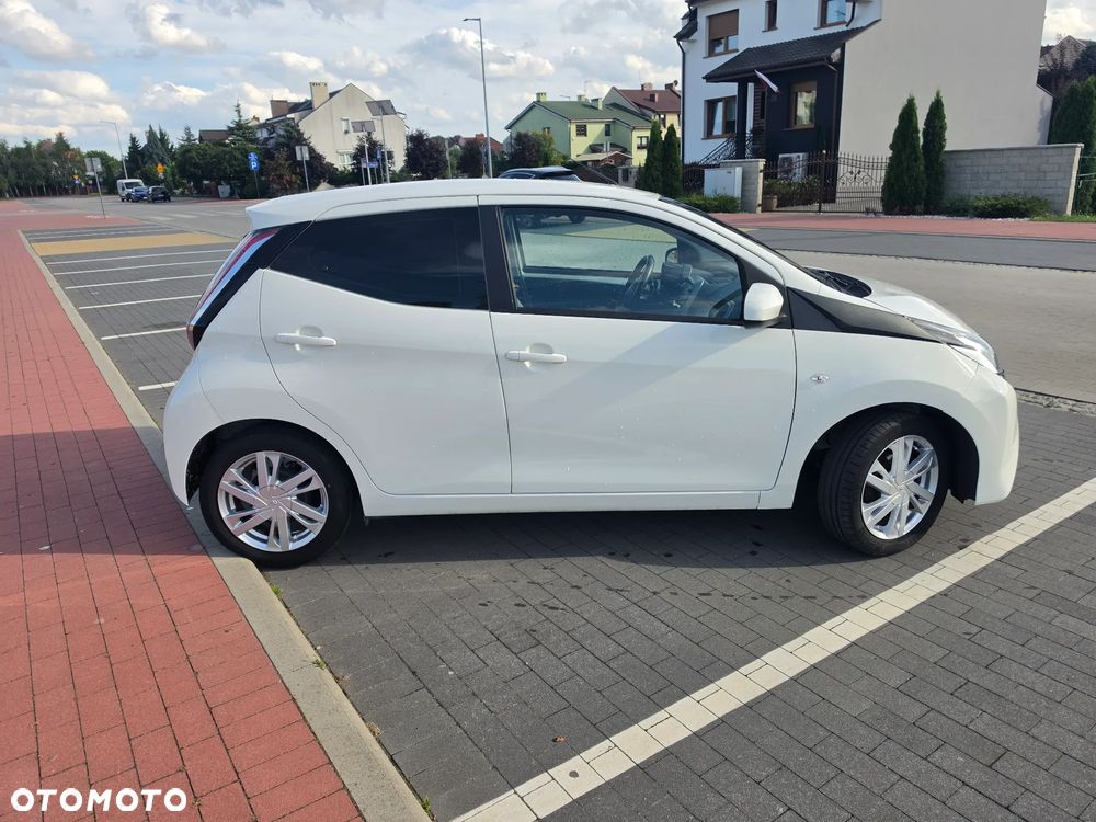 Toyota Aygo x-play touch - 9
