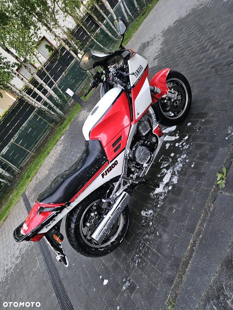 Yamaha FJ - 10