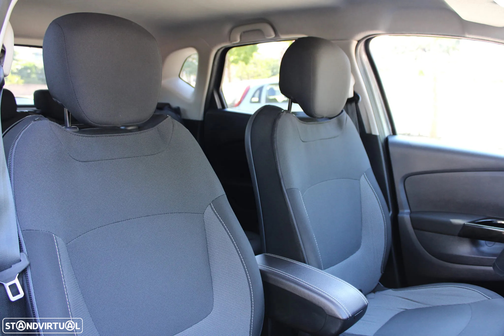 Renault Captur 1.5 dCi Sport EDC - 10