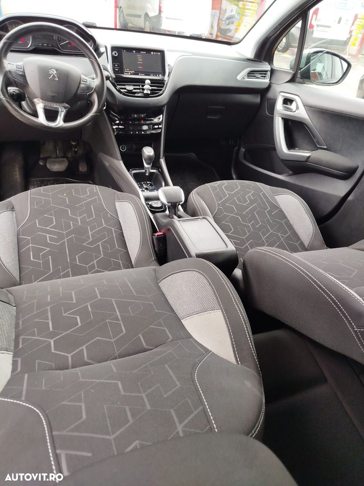 Peugeot 2008 1.2 PureTech Turbo EAT6 S&S Allure - 23