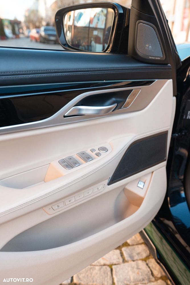 BMW Seria 7 750i xDrive - 18