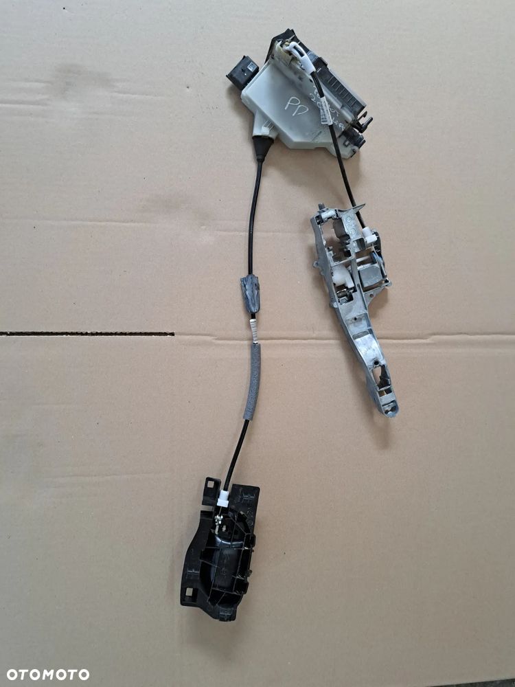 Peugeot 208 I lift zamek prawy przód klamka - 1