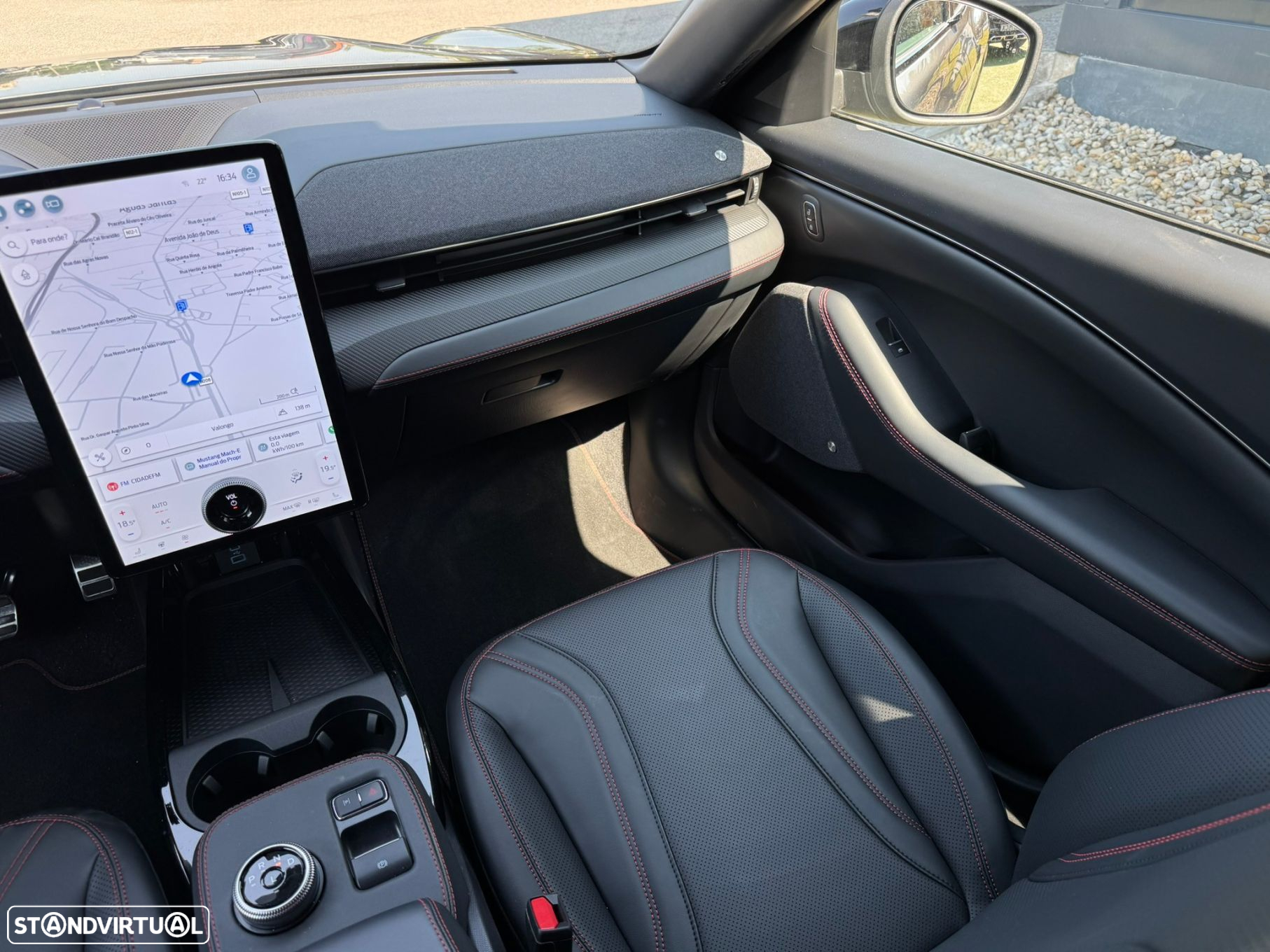 Ford Mustang Mach-E 72.6 kWh Premium AWD - 29