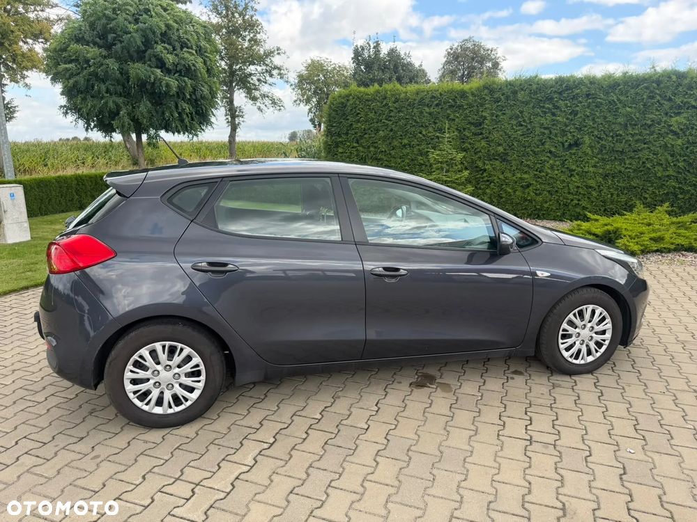Kia Ceed - 11