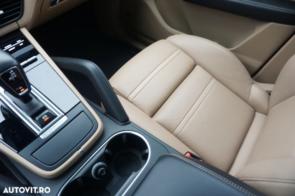 Porsche Cayenne Coupe S - 32