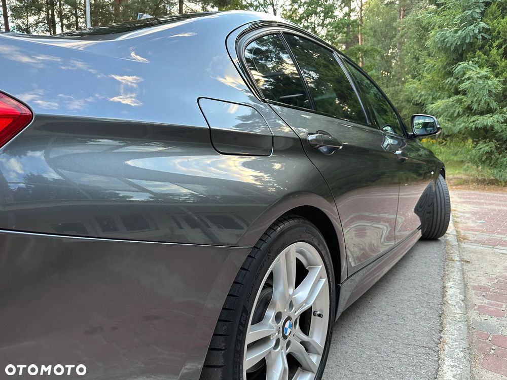 BMW Seria 3 325d M Sport - 11