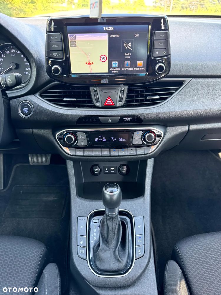 Hyundai i30 Kombi 1.6 CRDI DCT YES - 11