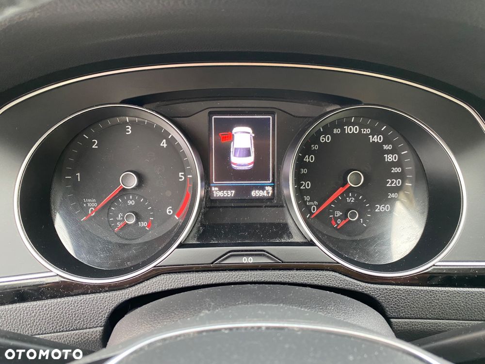 Volkswagen Passat - 10