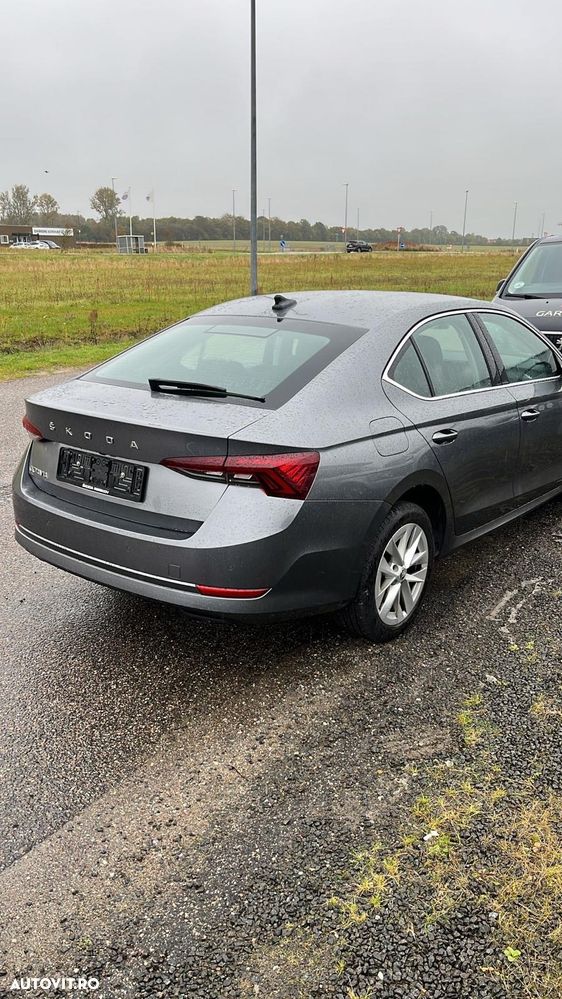 Skoda Octavia 2.0 TDI DSG Sportline - 5
