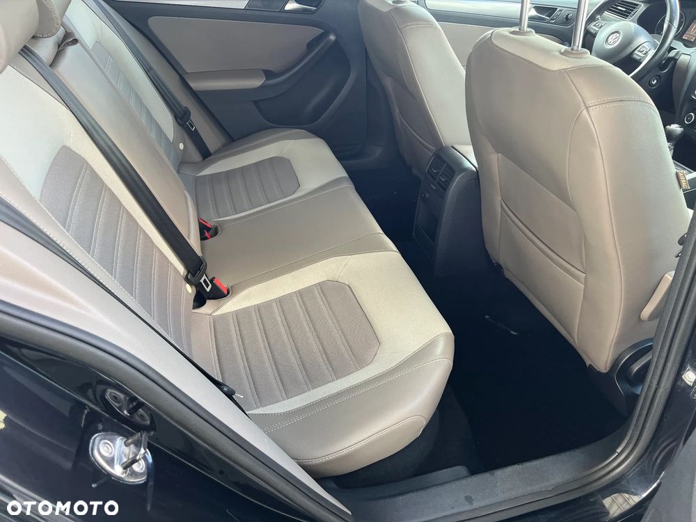 Volkswagen Jetta 1.6 TDI Comfortline - 11
