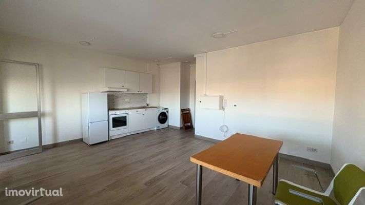 T0 na Av da Baovista, junto à Casa da Música - Grande imagem: 4/13