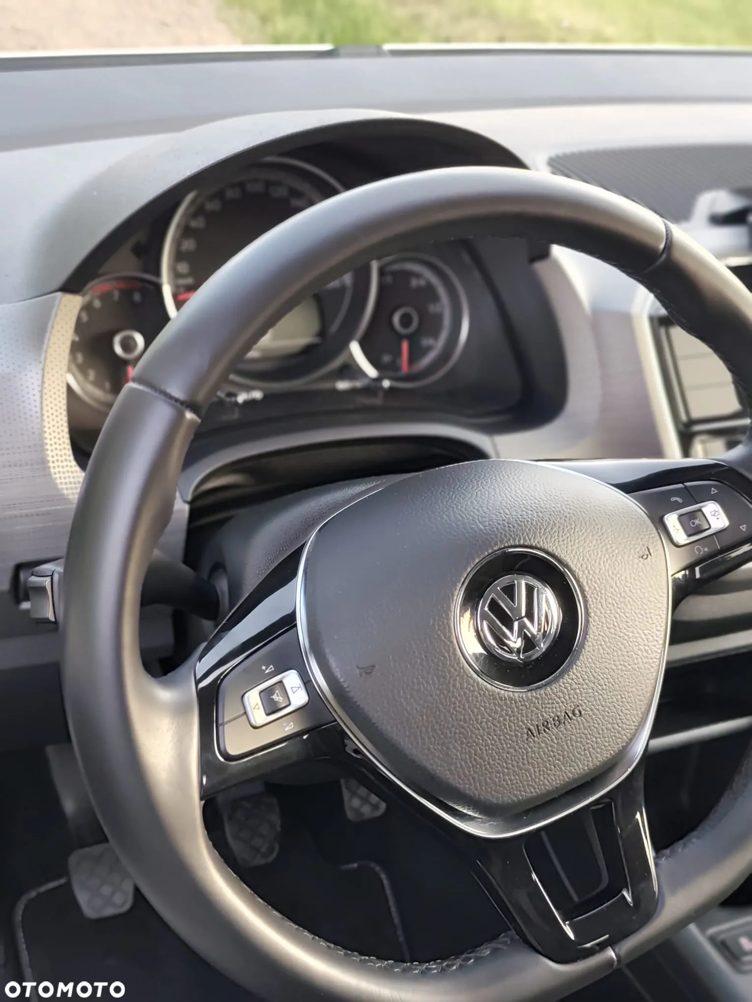 Volkswagen up! 1.0 TSI high - 24