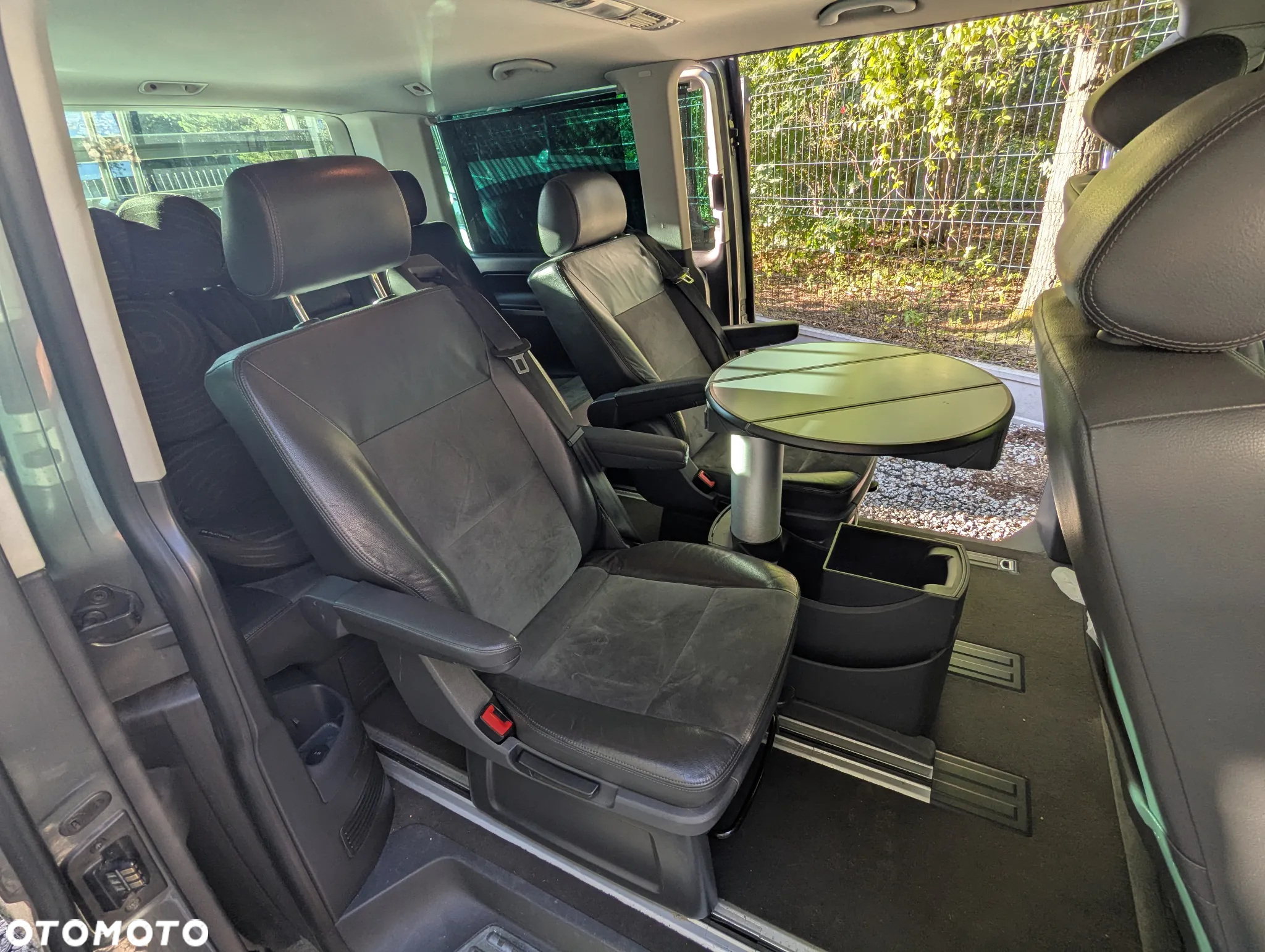 Volkswagen Multivan - 11