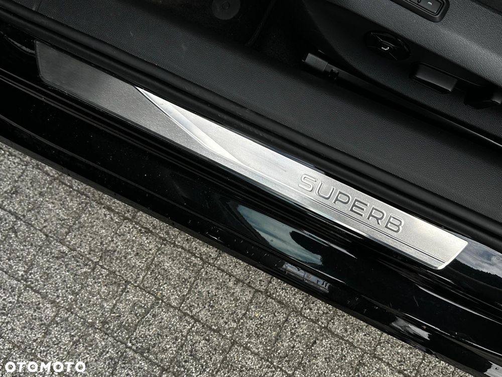 Skoda Superb 2.0 TDI SCR L&K DSG - 17