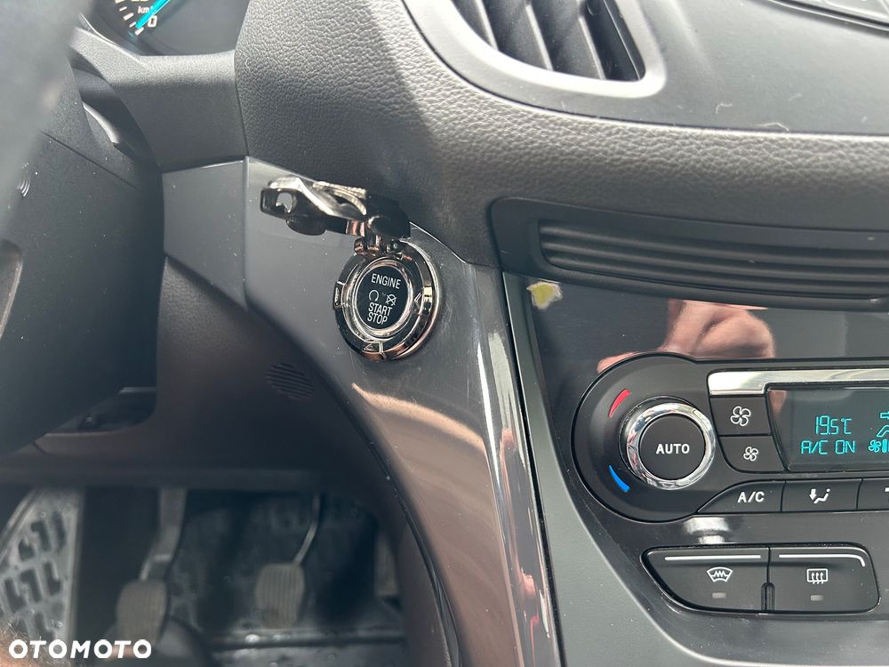 Ford Kuga 1.5 EcoBoost 2x4 Titanium - 26