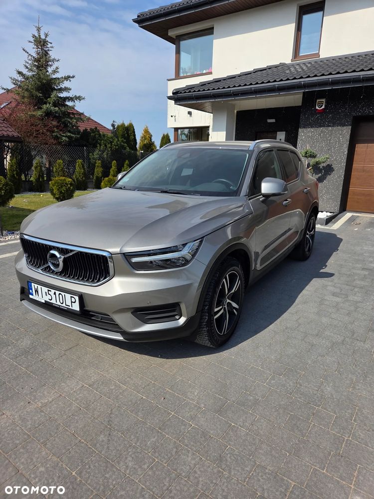 Volvo XC 40 T3 Momentum Pro - 2