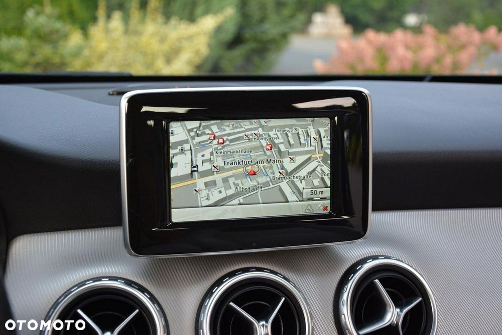 Mercedes-Benz GLA 200 Urban - 26