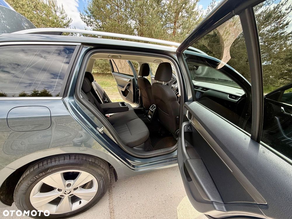 Skoda Octavia 2.0 TDI Edition DSG - 32