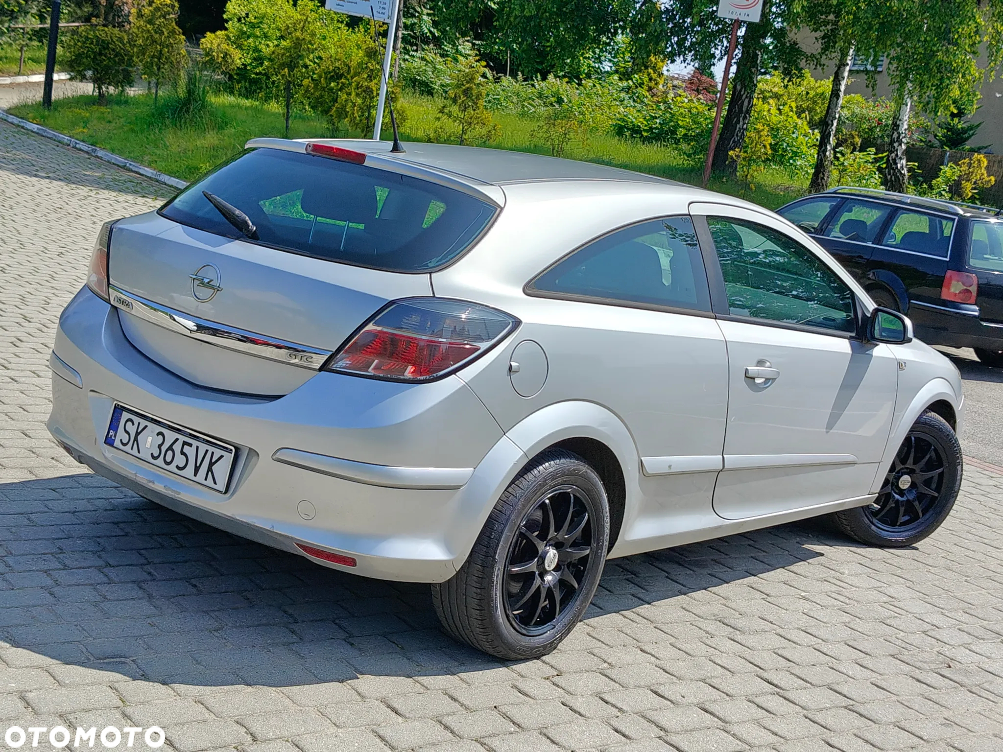 Opel Astra GTC 1.6 Cosmo - 5