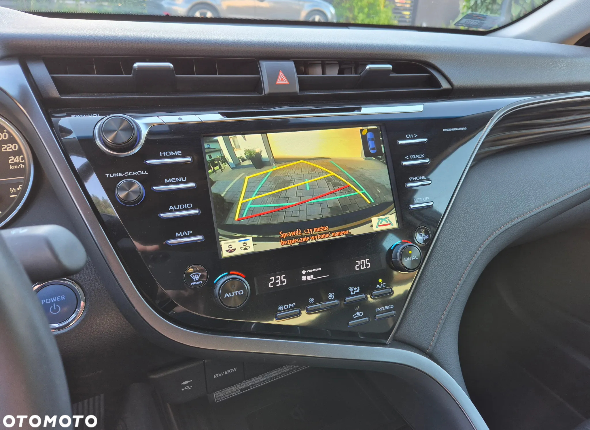 Toyota Camry 2.5 Hybrid Executive CVT - 8