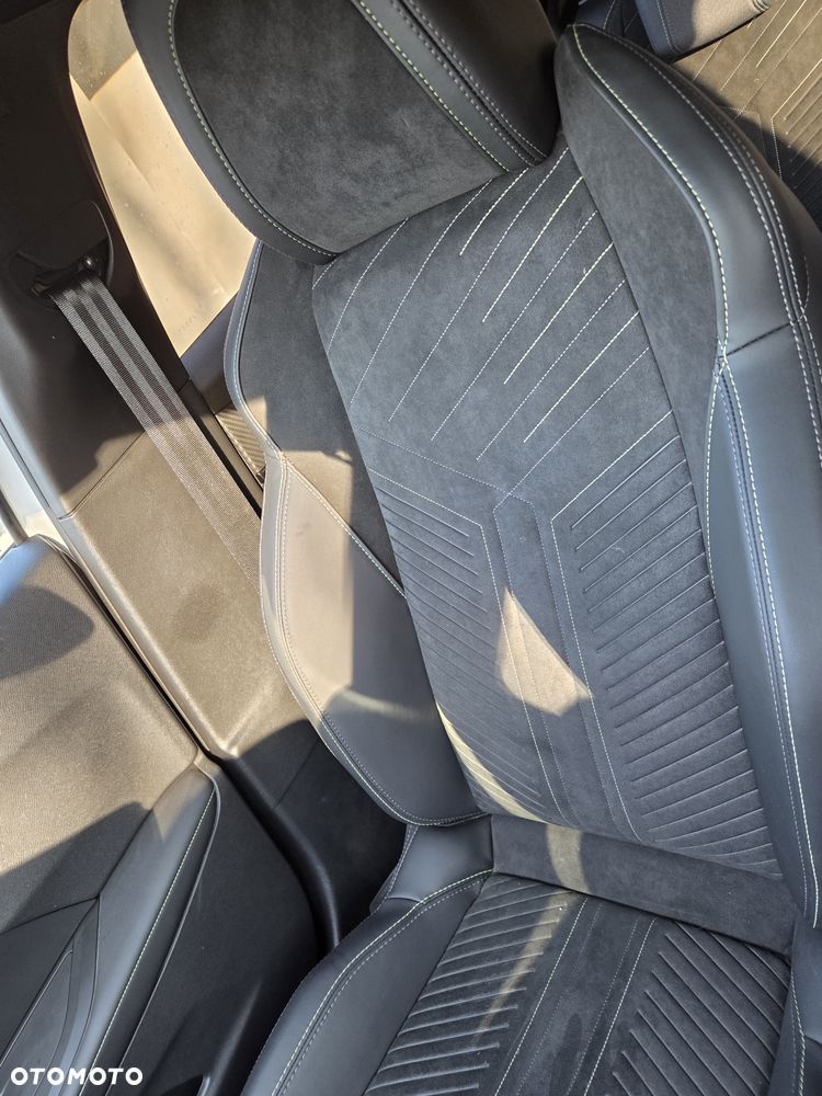 Peugeot 2008 1.2 Pure Tech GPF Allure S&S EAT6 - 31