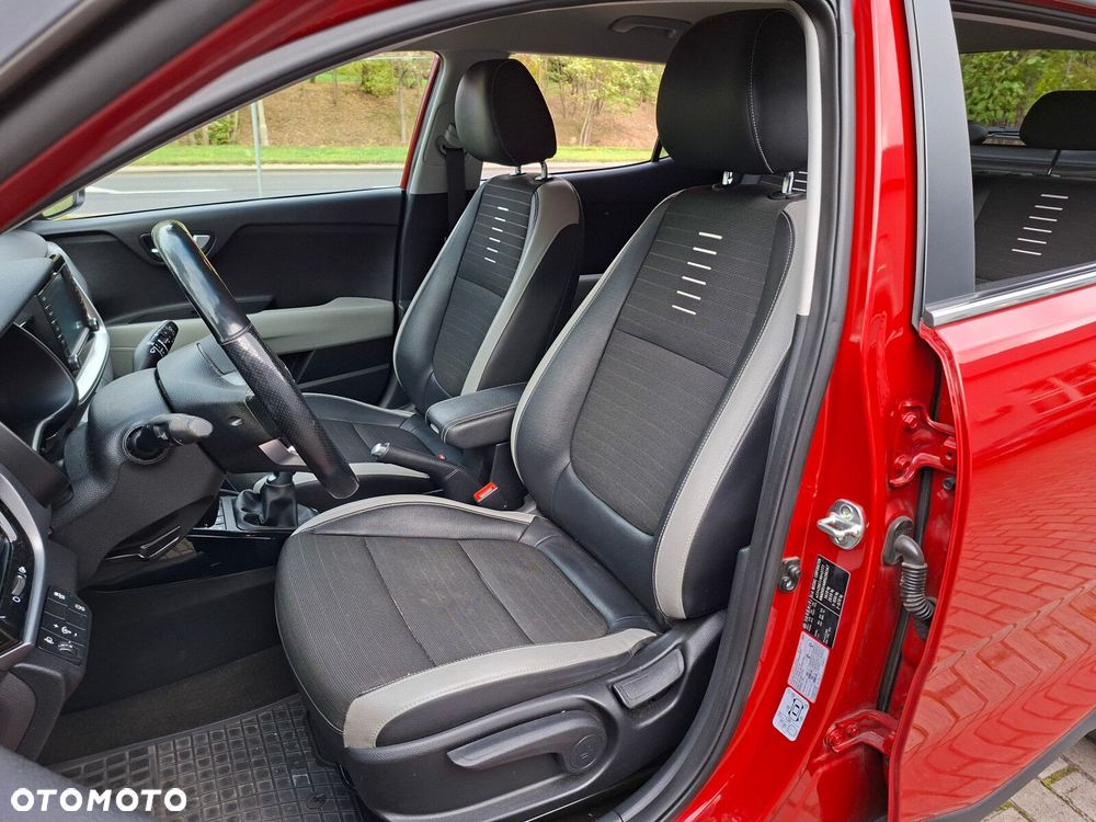Kia Stonic 1.4 L - 13