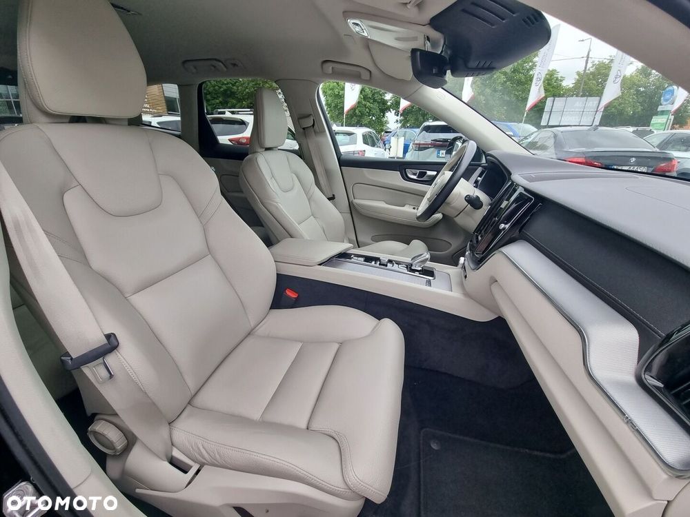 Volvo XC 60 B4 D Momentum - 10