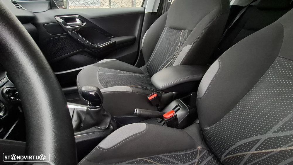 Peugeot 208 1.4 VTi Allure - 24