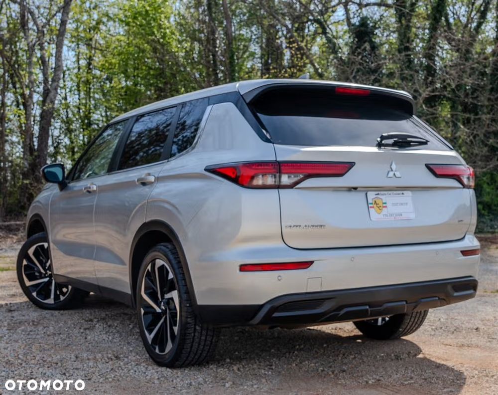 Mitsubishi Outlander - 4