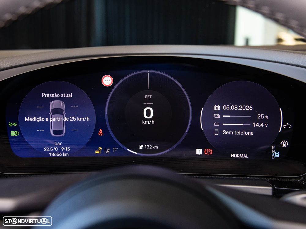 Porsche Macan Electric 4 - 26