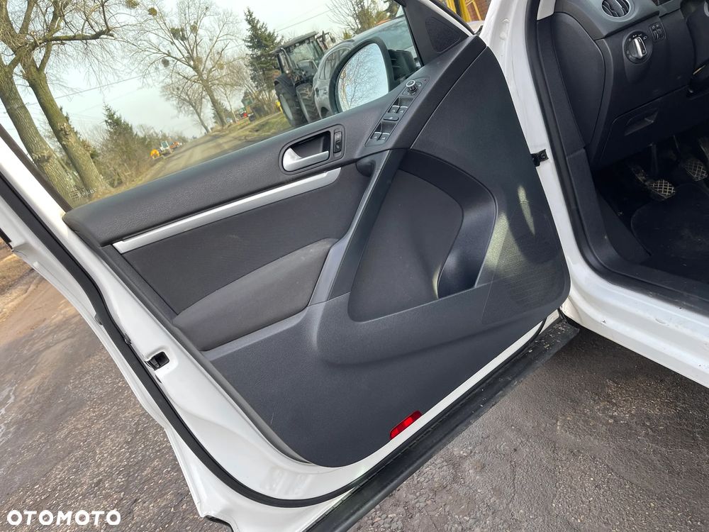 Volkswagen Tiguan 2.0 TDI DPF BlueMotion Technology Trend & Fun - 16