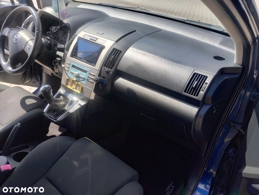 Toyota Corolla Verso 1.8 Premium + 7os - 25