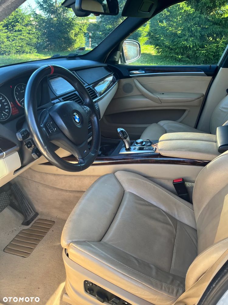 BMW X5 4.8i xDrive - 11