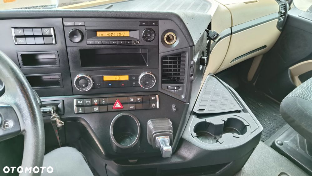 Mercedes-Benz ACTROS - 12