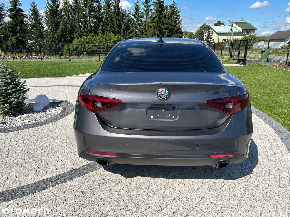 Alfa Romeo Giulia - 8