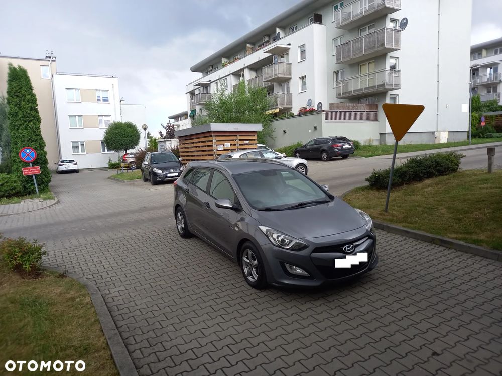 Hyundai i30 blue Kombi 1.6 CRDi Style - 14