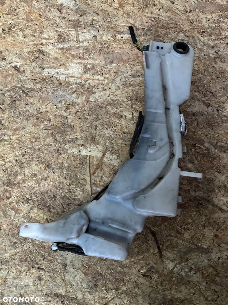 ZBIORNICZEK SPRYSKIWACZY FORD KUGA  3M51-13K163-AC - 2