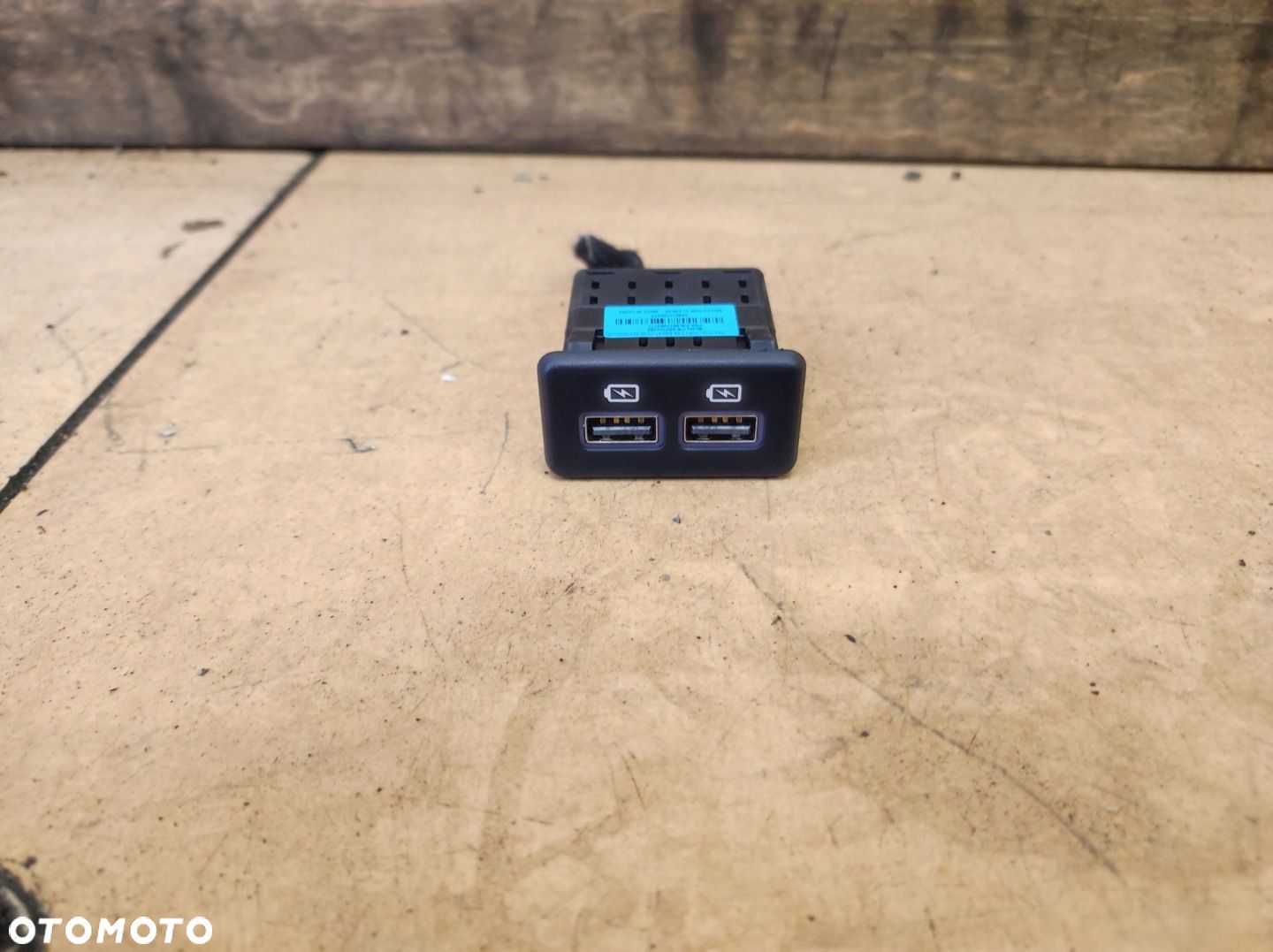 Port gniazdo ładowania USB tył 5008 II 2 Lift - 1