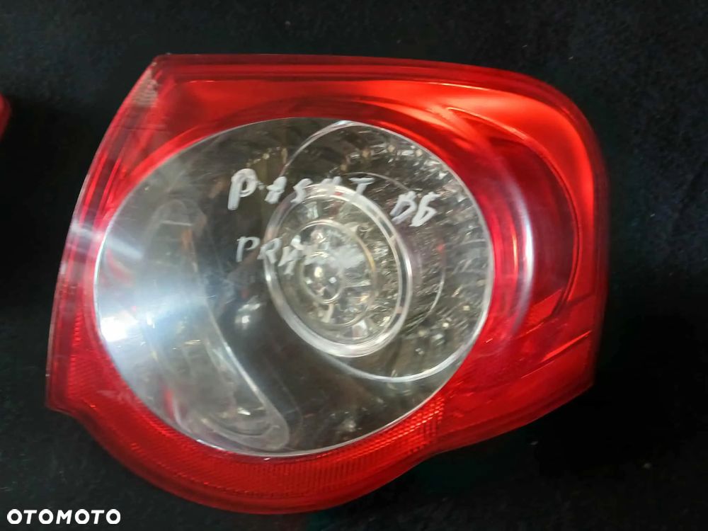 Volkswagen Passat B6 Kombi lampa tylna prawa - 1