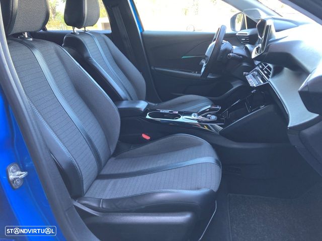 Peugeot e-208 Allure - 36